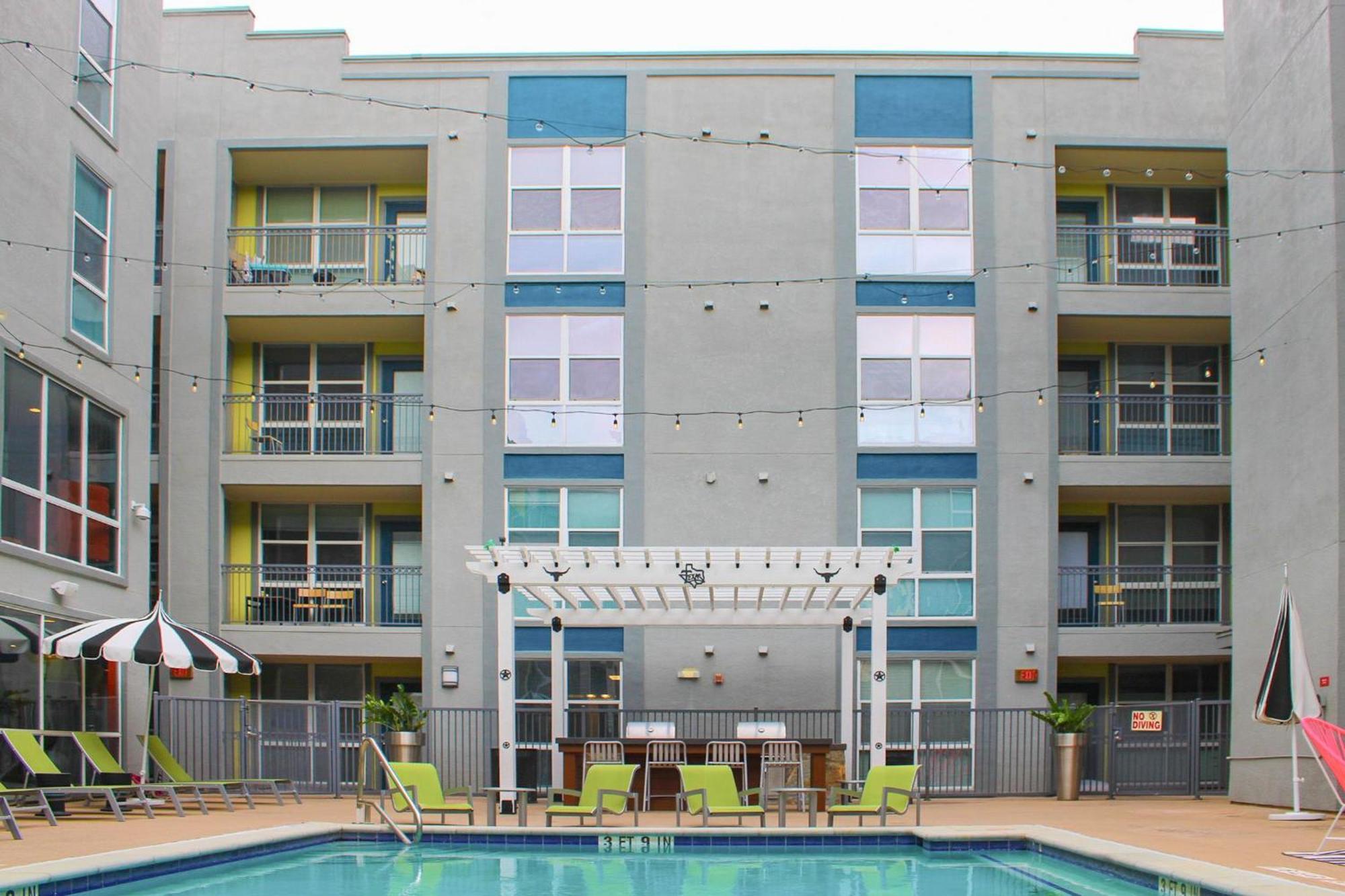 Upstay Condo Games Pool Gym And Bbq Austin Ngoại thất bức ảnh